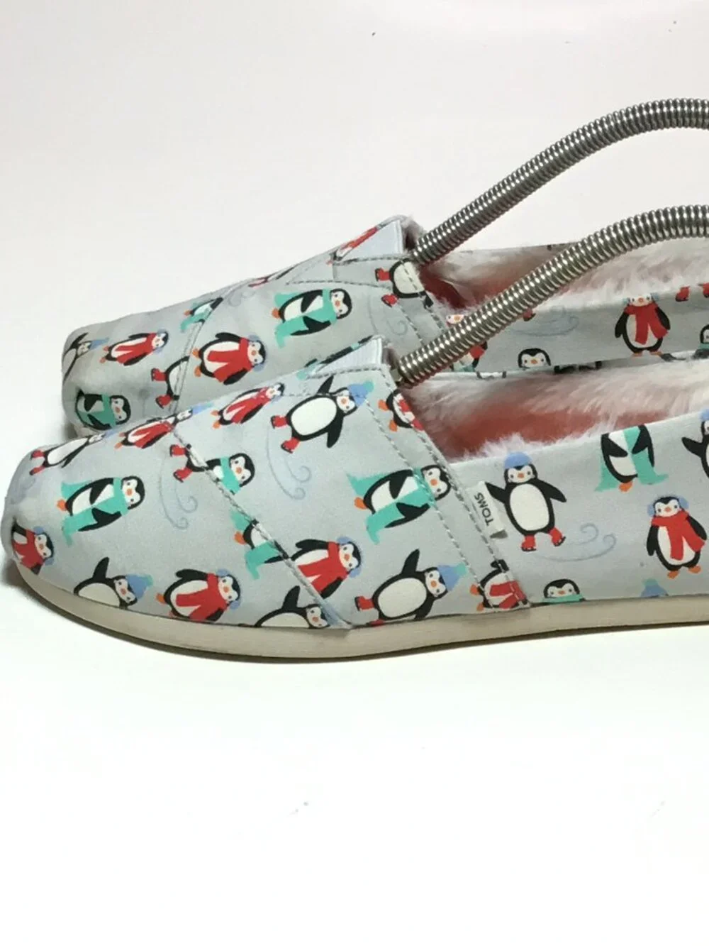Women’s Sz 8 TOMS Alpargata Penguin Print Faux Fur Lined Slip-On Shoes Cozy Cute